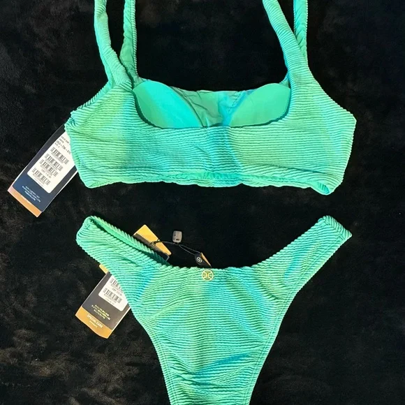 VIX - Green Textured Bikini Set - Picture 2 of 4